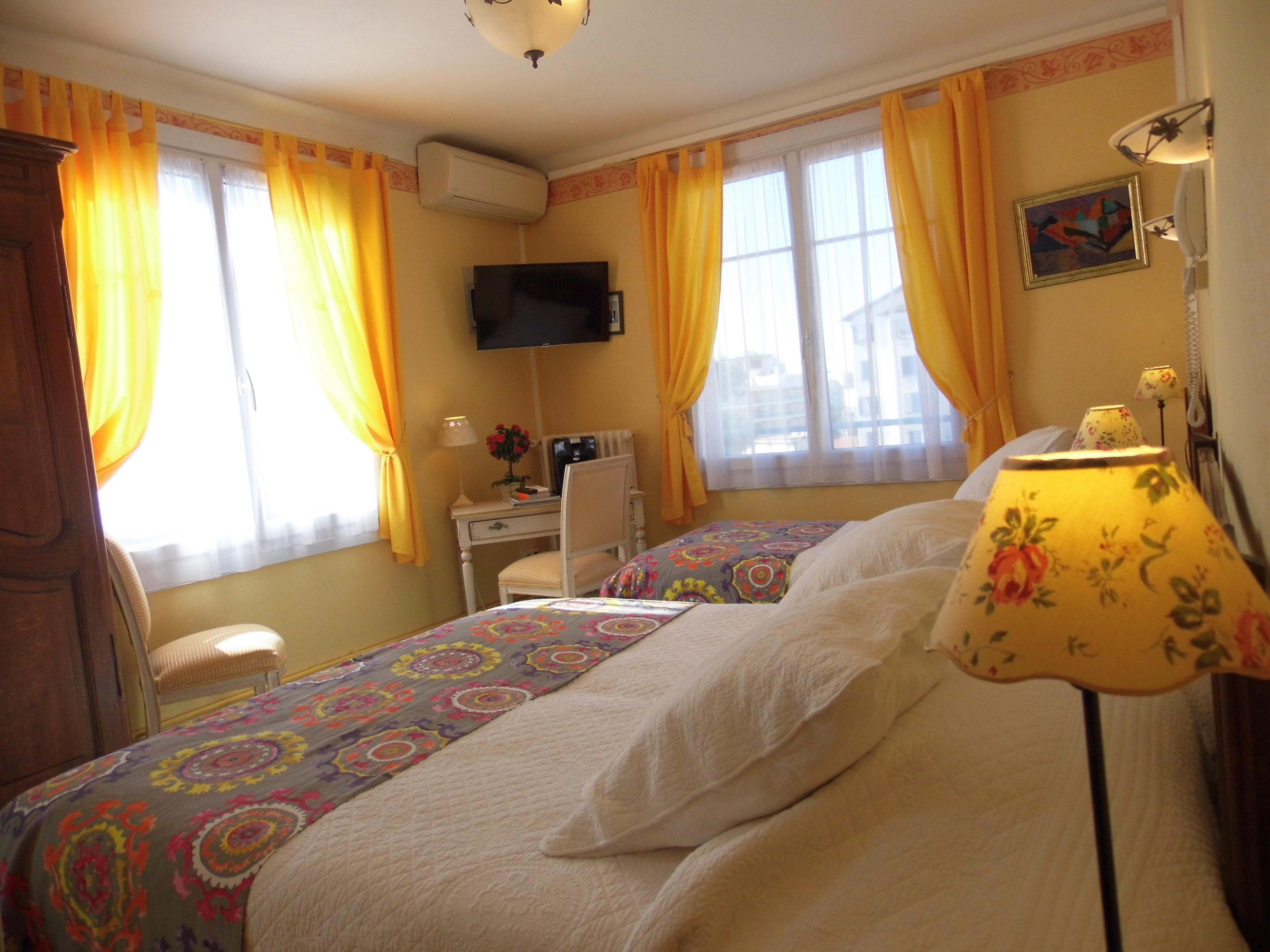 Hotel Le Pre Catelan ฌวง-เลส์-แป็งส์ ภายนอก รูปภาพ